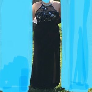 Beautiful dress! Was used for prom